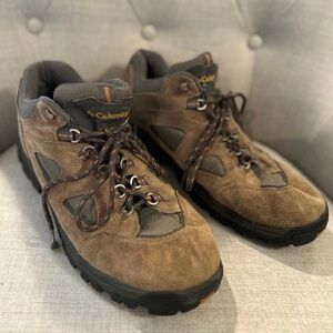 Columbia Men's Tan and Gray Athletic Shoes